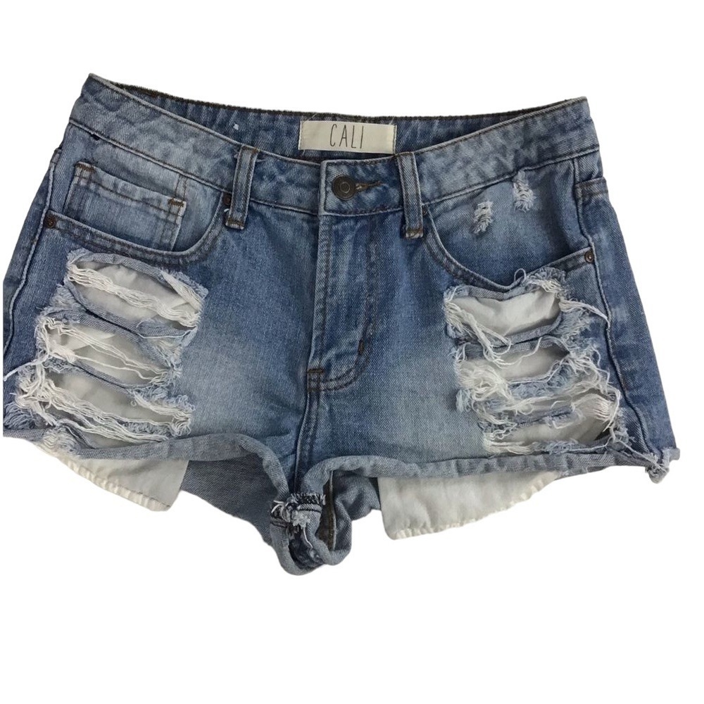 CALI ripped jeans shorts boyfriend blue size 3 coastal cowgirl destroyed denim